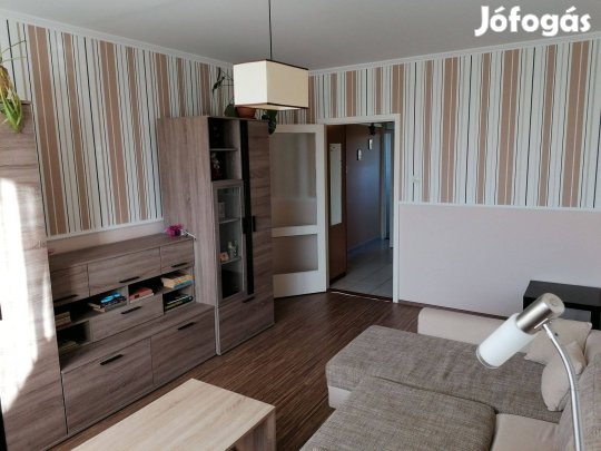 Eladó 2. emeleti szigetelt lakás Tatán