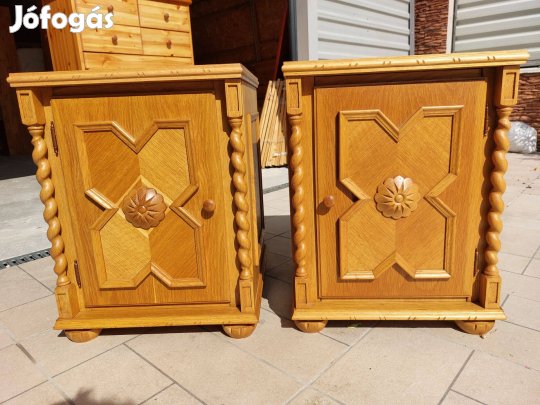 Eladó 2 db Világos Koloniál éjjeli szekrény kemény fából. Ár/ 2db