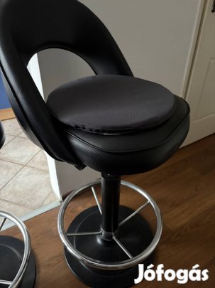 Eladó 2 db bárszék.