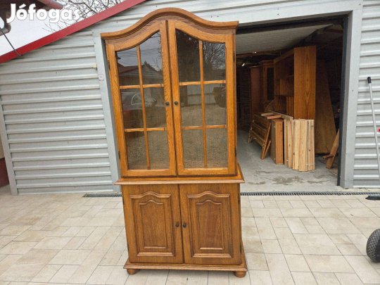 Eladó 2 db egyforma polcos Tölgy vitrines szekrény