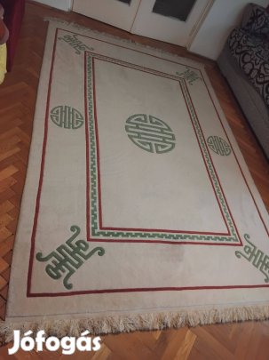 Eladó 2 db fehér gyapjúszőnyeg