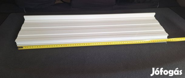 Eladó 2 db műanyag ablakpárkány