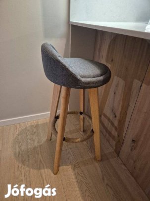 Eladó 2 db új modern szürke/fa bárszék ülésmagasság 63 cm