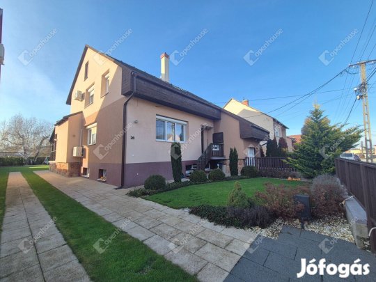 Eladó 2 generációs, felújított családi ház - Kisbéren!