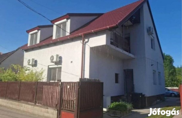 Eladó 2 generációs családi ház