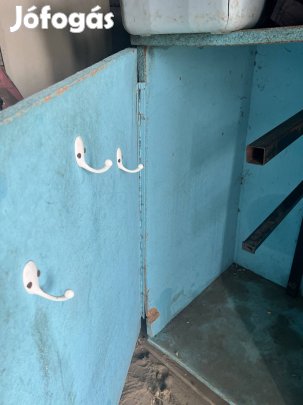Eladó 2 nyeregtartós nyeregszekrény