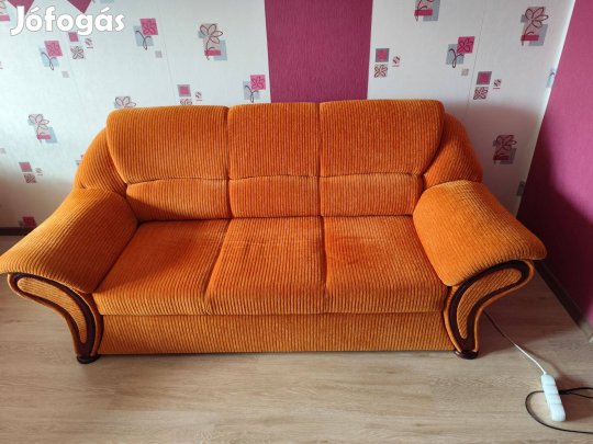 Eladó 2 részes megkímélt ülőgarnitúra külön is.Alkalmi vétel