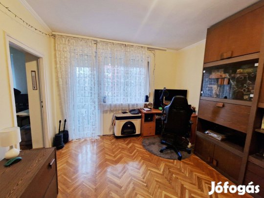 Eladó 2 szobás 1 emeleti lakás garázzsal