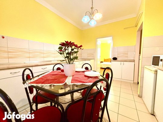 Eladó 2 szobás, bútorozott lakás Debrecen belvárosában!