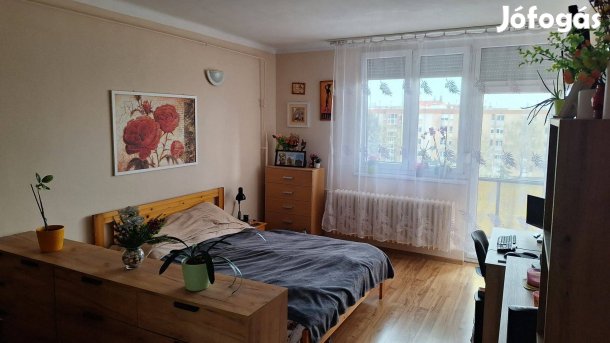 Eladó 2 szobás, erkélyes lakás Székesfehérvár belváros