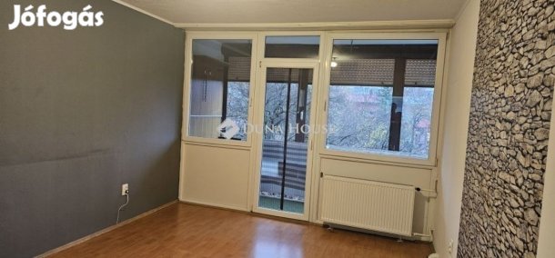 Eladó 2 szobás, erkélyes lakás, Budapest 16. ker.