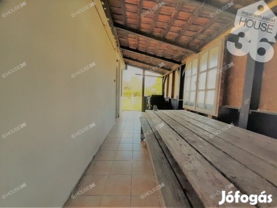 Eladó 2 szobás, felújítandó családi ház Kecskeméten!