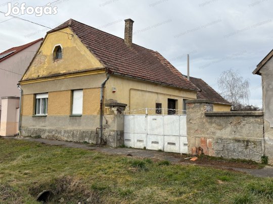 Eladó 2 szobás, felújítandó családi ház Kemenespálfán