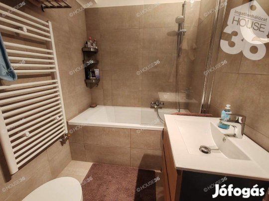 Eladó 2 szobás, földszinti lakás a Hunyadivárosban garázzsal!