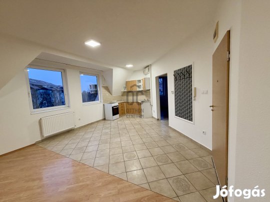 Eladó 2 szobás, kiváló elosztású téglaépítésű lakás a XVIII. kerület k