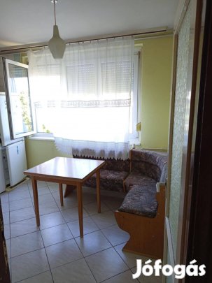 Eladó 2 szobás felújítandó lakás