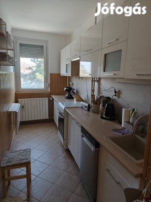 Eladó 2 szobás lakás Veszprémben, szigetelt társasházban