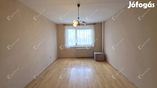 Eladó 2 szobás panorámás felújítandó lakás a Testvérvárosok újtán