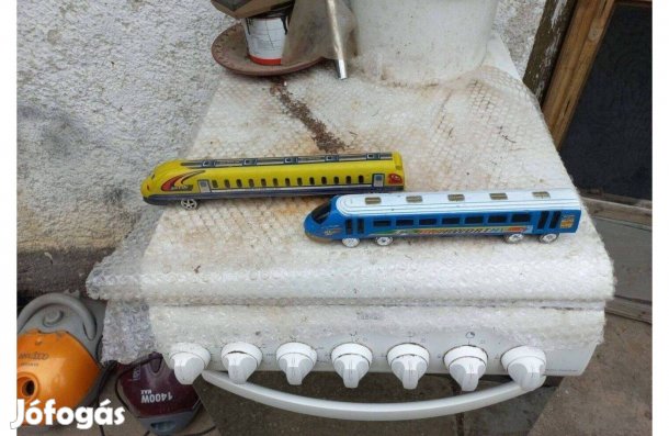 Eladó 2db 30cm es mechanikus játék vonat