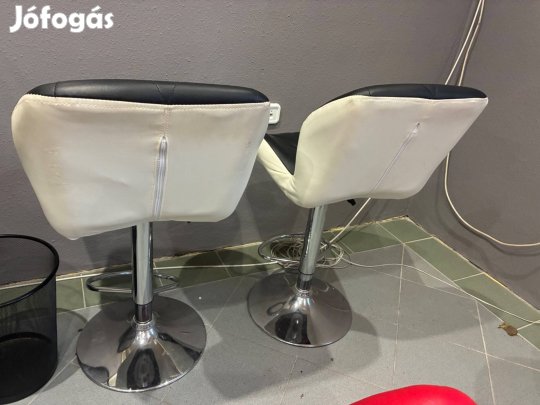 Eladó 2db bárszék, fekete-fehér színű