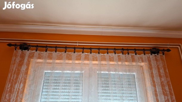 Eladó 2db függönytartó karnis, 2m hosszú, csipesszel, karikával együtt