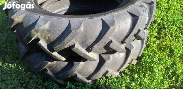 Eladó 2db.kistraktor gumi 12"!