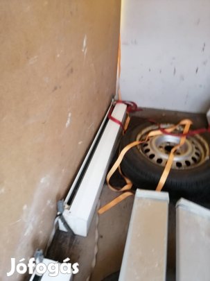 Eladó 2db műanyag ablak redőnnyel párkánnyal 