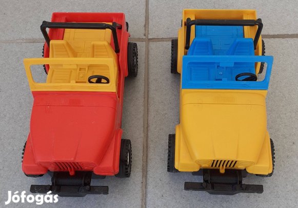 Eladó 2db müanyag játék autó homokozóba, hóba