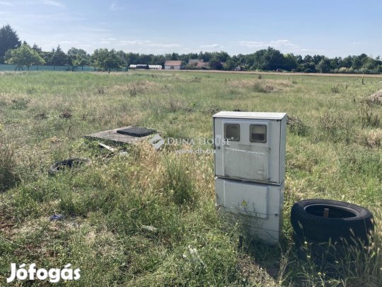 Eladó 3000 nm-es telek Kecskemét