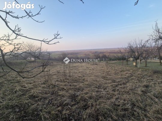 Eladó 3000 nm-es telek Siófok