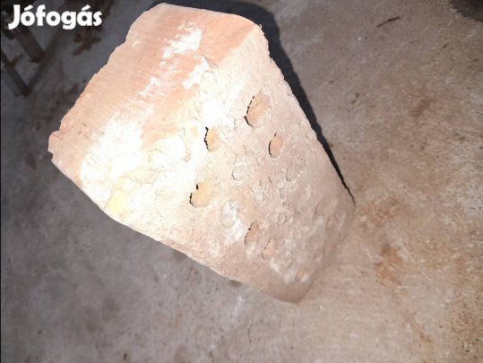 Eladó 300 db pucolt bontott kisméretű tégla