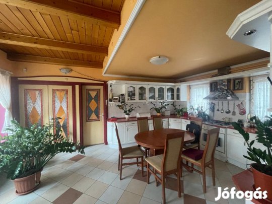 Eladó 300 nm-es Családi ház Makó Vásárhelyi utca