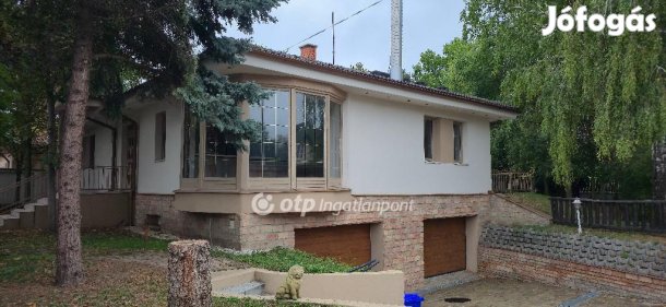 Eladó 300 nm-es ház Debrecen