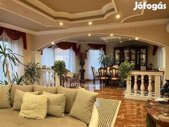 Eladó 300 nm-es ház Hosszúpályi