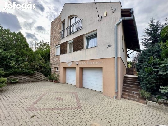 Eladó 300 nm-es ház Pécs
