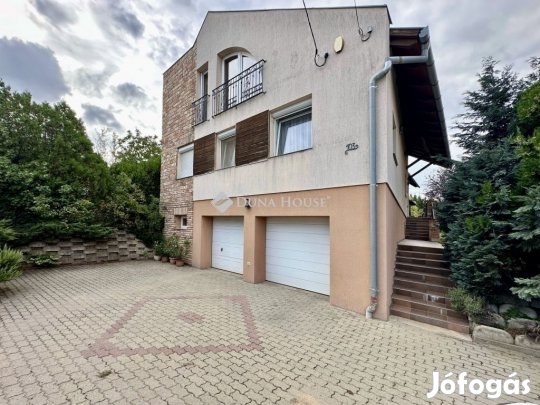 Eladó 300 nm-es ház Pécs