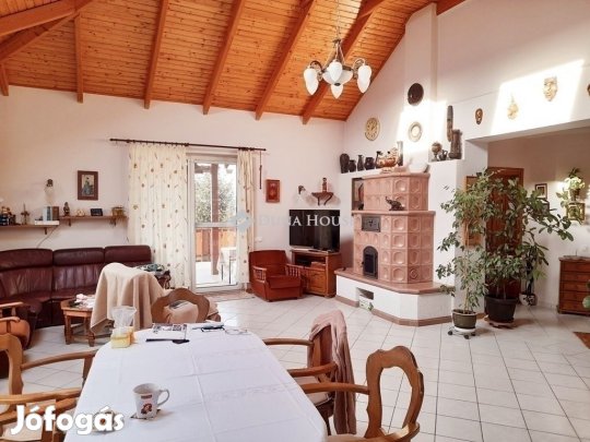 Eladó 300 nm-es ház Veresegyház