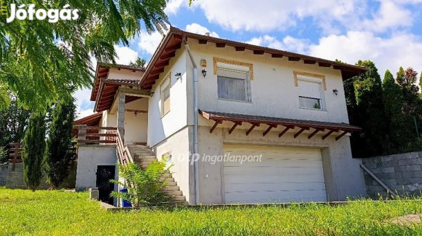 Eladó 305 nm-es ház Ercsi