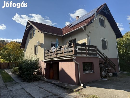 Eladó 306 nm-es ház Érd
