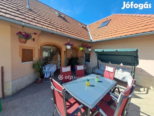 Eladó 308 nm-es ház Bakonyszentkirály