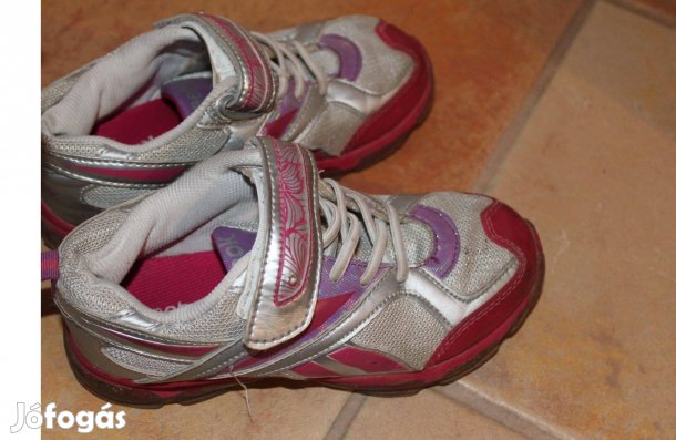 Eladó 30.5-ös villogó Reebok cípő