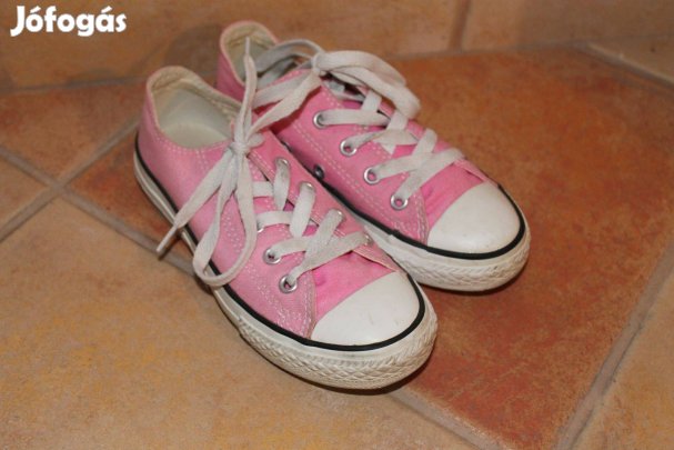 Eladó 30-as Coverse cipő