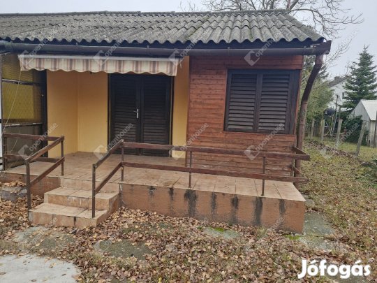 Eladó 30 nm-es ház Balatonkeresztúr
