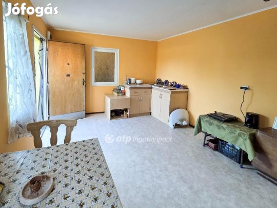 Eladó 30 nm-es ház Győr