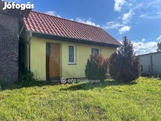 Eladó 30 nm-es ház Győr