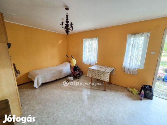 Eladó 30 nm-es ház Győr