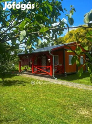 Eladó 30 nm-es ház Tiszaszőlős