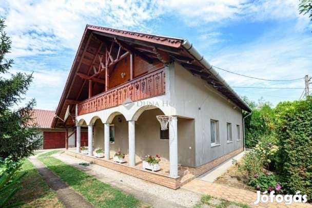 Eladó 310 nm-es ház Szeged