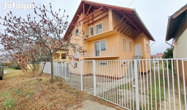 Eladó 315 nm-es ház Tura