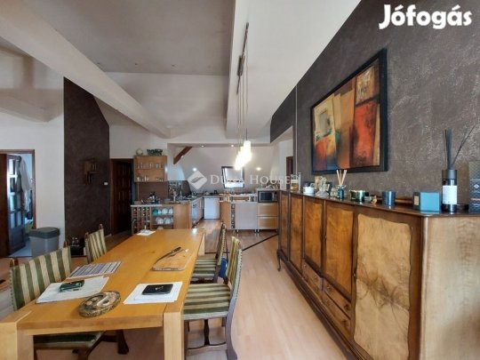 Eladó 320 nm-es lakás Baja